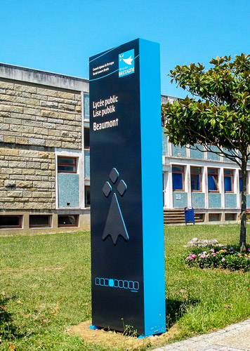 Signaletique Totem Lycée de Bretagne